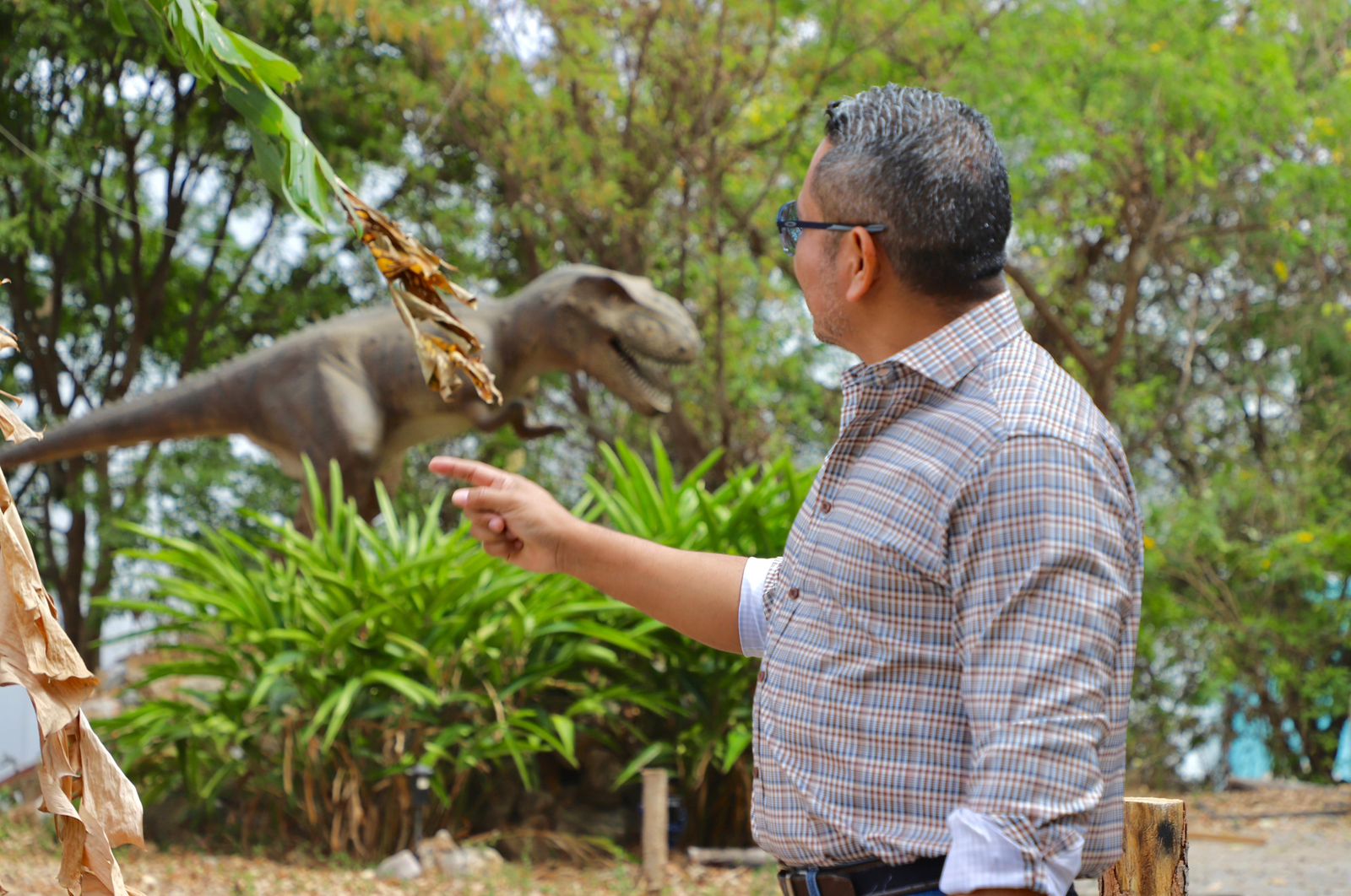 Helmer Ferras Coutiño supervisa mejoras en Sbeel Dinosaurios